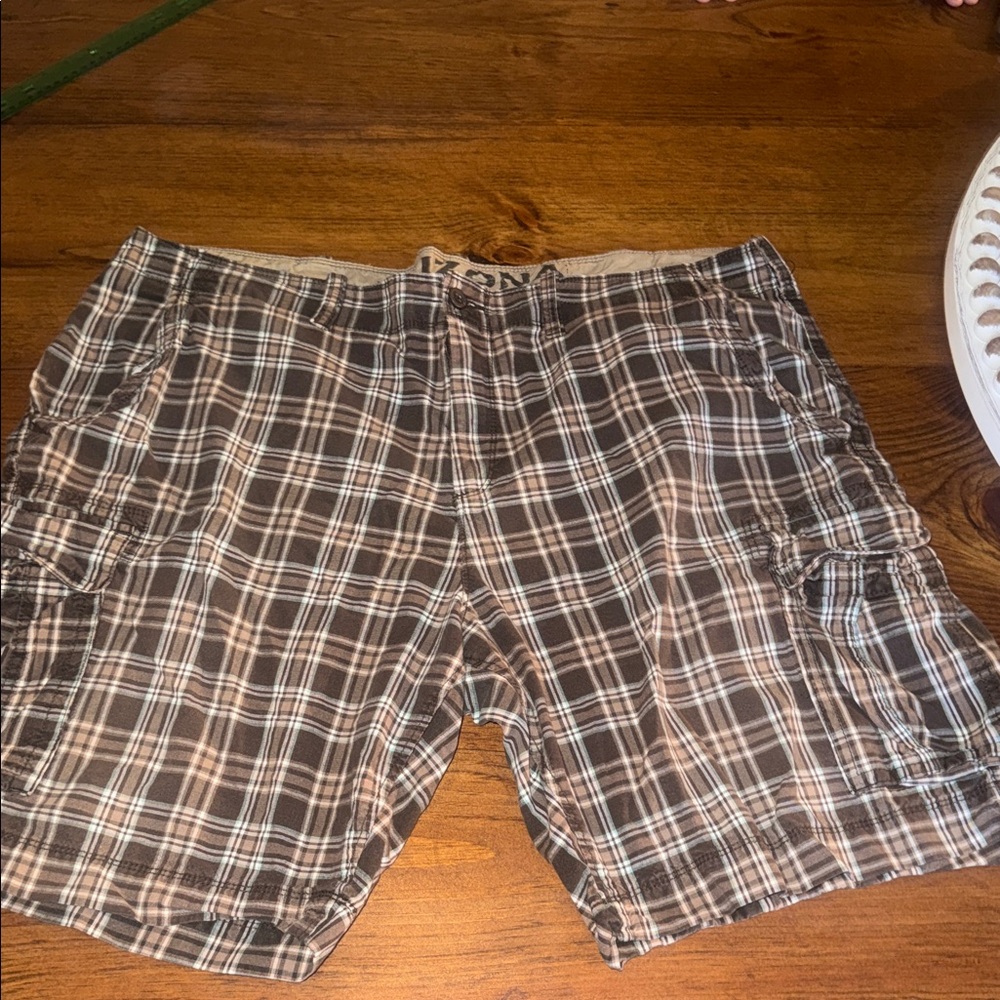 Arizona Jean Company Men's Tan Plaid Cargo Shorts